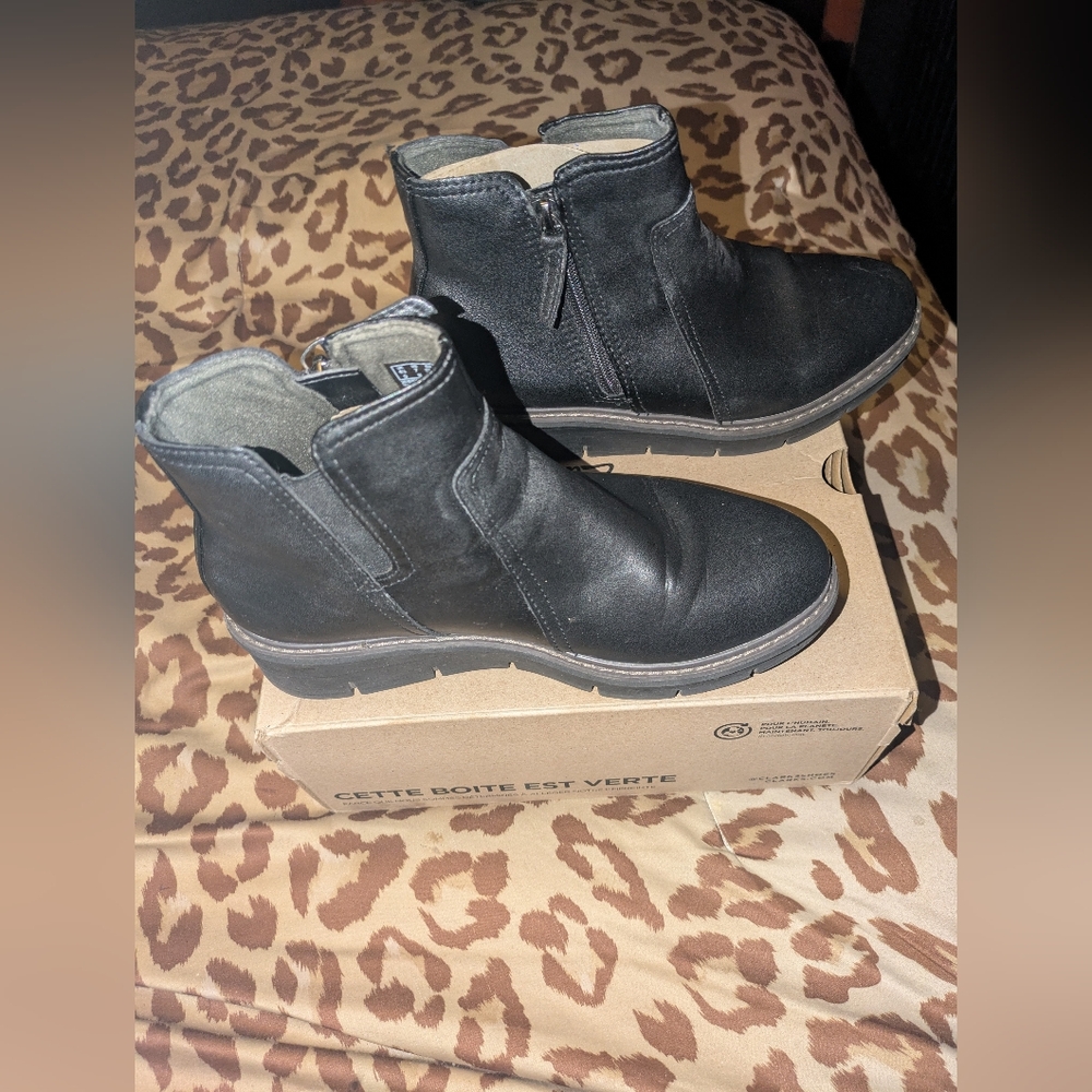 Clarks Airabell Zip Black Casual Ankle Boots